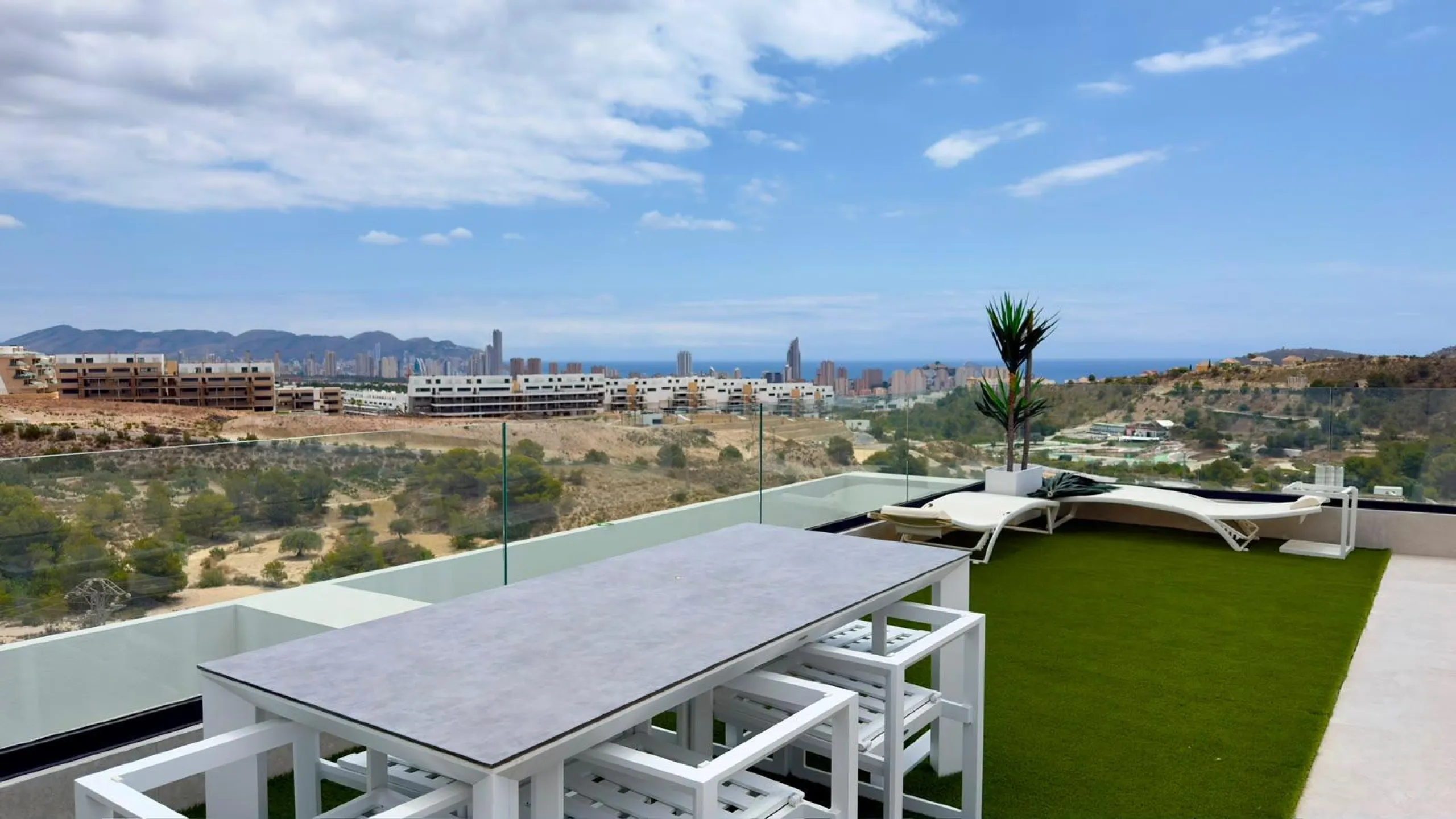 ÁTICO DÚPLEX EXCLUSIVO CON VISTAS PANORÁMICAS AL MAR EN BALCÓN DE FINESTRAT