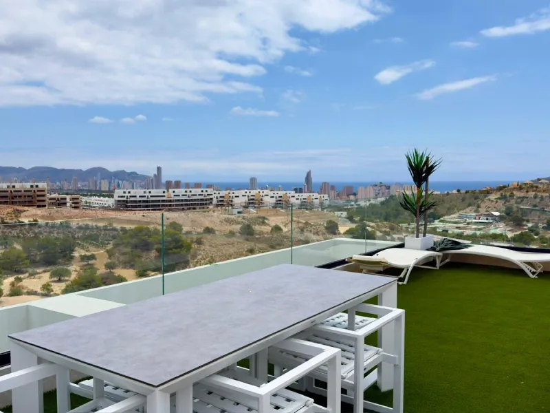 ÁTICO DÚPLEX EXCLUSIVO CON VISTAS PANORÁMICAS AL MAR EN BALCÓN DE FINESTRAT