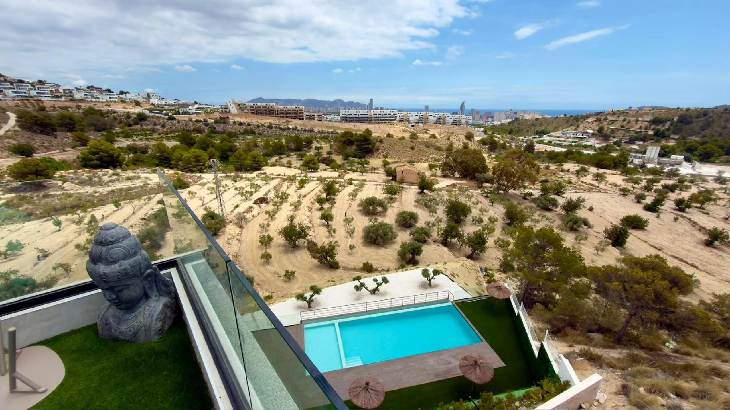 ÁTICO DÚPLEX EXCLUSIVO CON VISTAS PANORÁMICAS AL MAR EN BALCÓN DE FINESTRAT