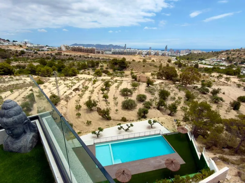 ÁTICO DÚPLEX EXCLUSIVO CON VISTAS PANORÁMICAS AL MAR EN BALCÓN DE FINESTRAT