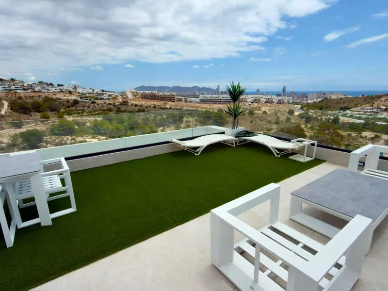 ÁTICO DÚPLEX EXCLUSIVO CON VISTAS PANORÁMICAS AL MAR EN BALCÓN DE FINESTRAT