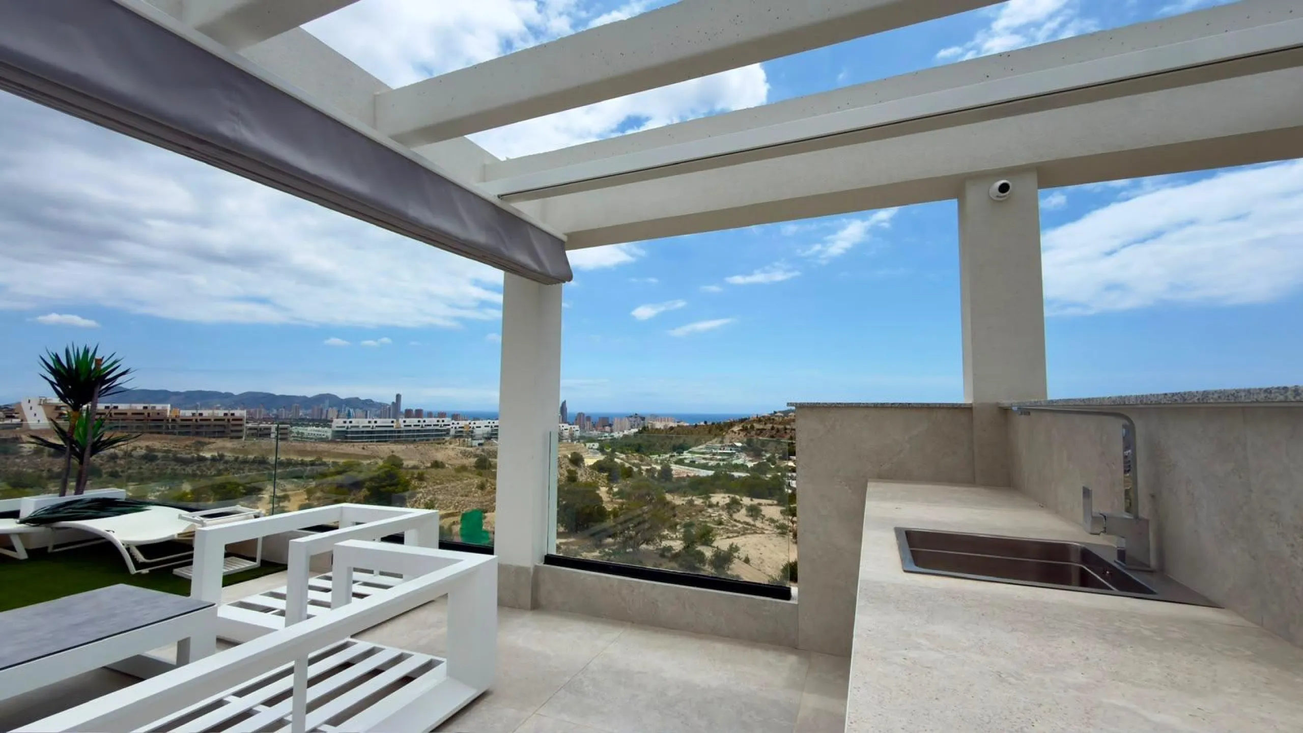 ÁTICO DÚPLEX EXCLUSIVO CON VISTAS PANORÁMICAS AL MAR EN BALCÓN DE FINESTRAT