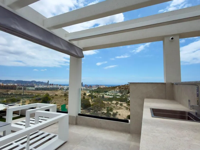 ÁTICO DÚPLEX EXCLUSIVO CON VISTAS PANORÁMICAS AL MAR EN BALCÓN DE FINESTRAT