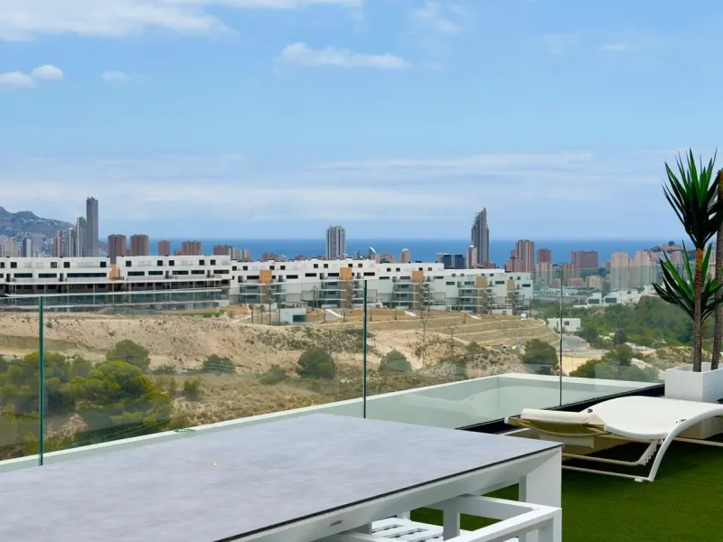 ÁTICO DÚPLEX EXCLUSIVO CON VISTAS PANORÁMICAS AL MAR EN BALCÓN DE FINESTRAT