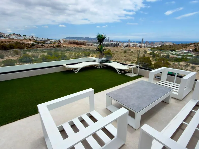 ÁTICO DÚPLEX EXCLUSIVO CON VISTAS PANORÁMICAS AL MAR EN BALCÓN DE FINESTRAT