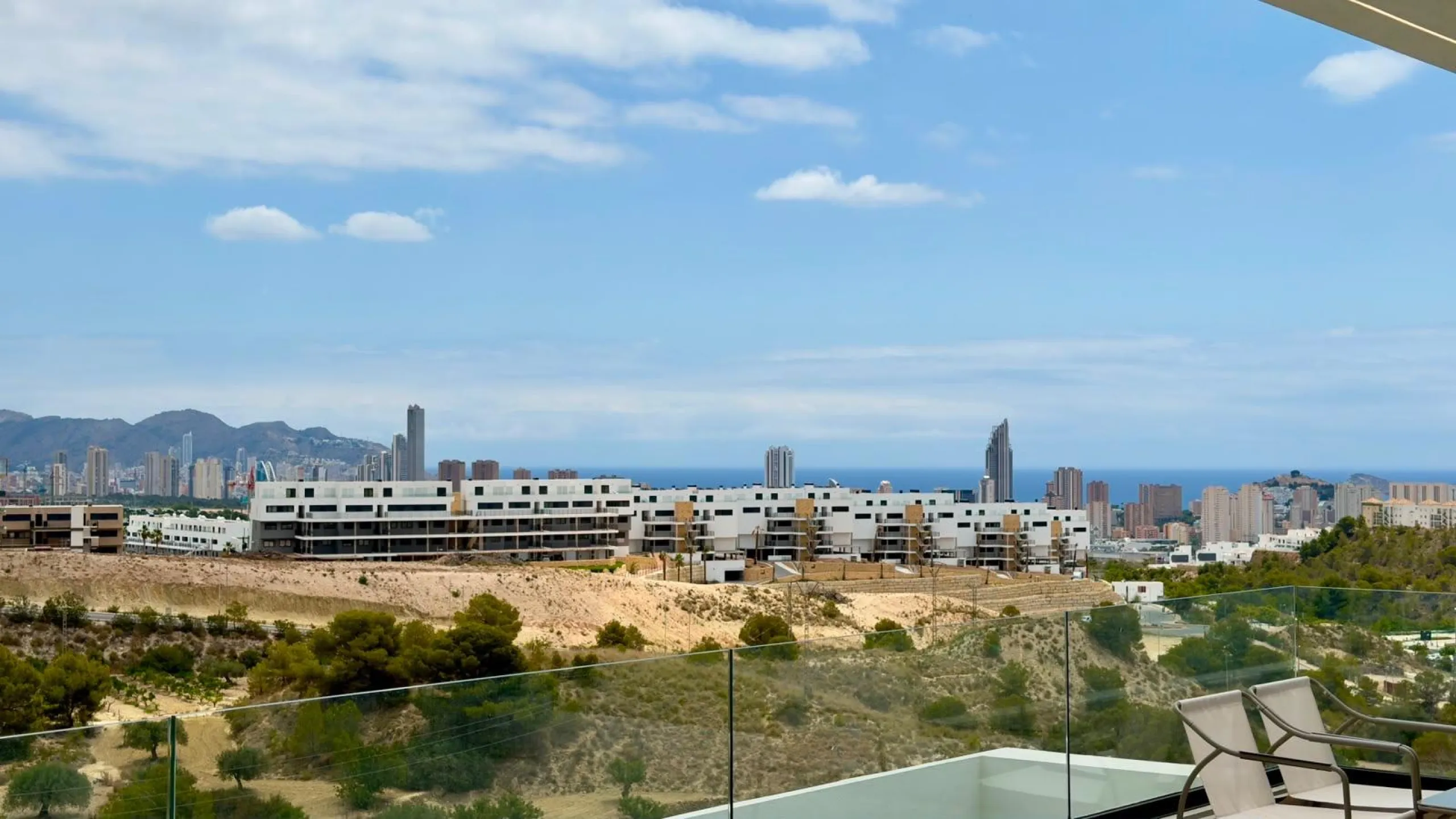 ÁTICO DÚPLEX EXCLUSIVO CON VISTAS PANORÁMICAS AL MAR EN BALCÓN DE FINESTRAT