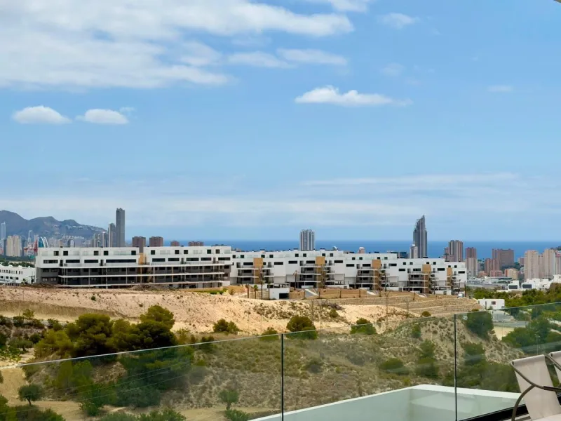 ÁTICO DÚPLEX EXCLUSIVO CON VISTAS PANORÁMICAS AL MAR EN BALCÓN DE FINESTRAT