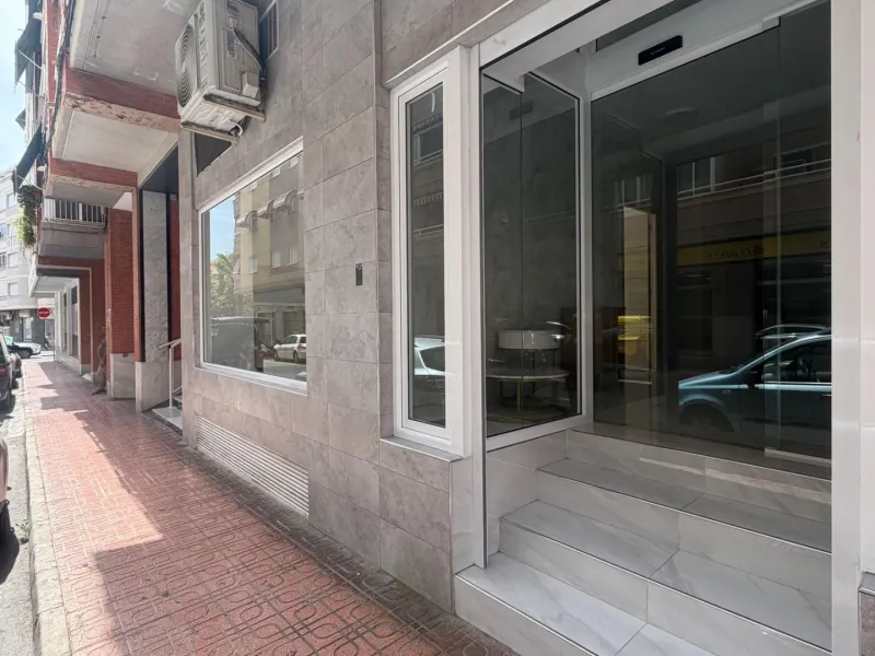 Local Comercial reformado de 88 m2 en Torrevieja