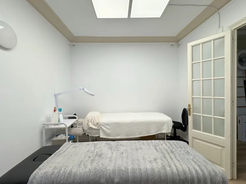 Aesthetics Center and Physiotherapy Clinic in L'Antiga Esquerra de l'Eixample, Barcelona