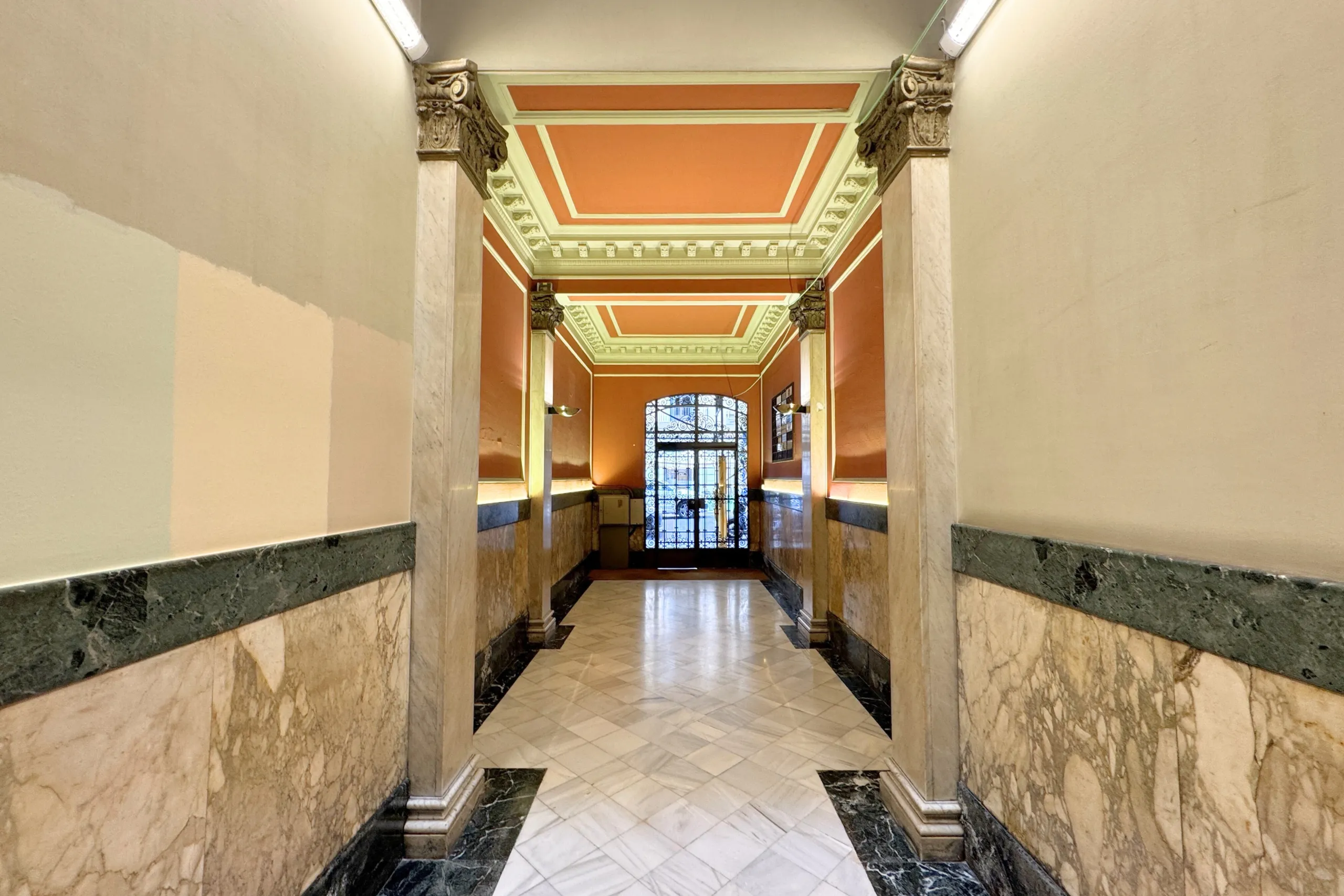 Aesthetics Center and Physiotherapy Clinic in L'Antiga Esquerra de l'Eixample, Barcelona