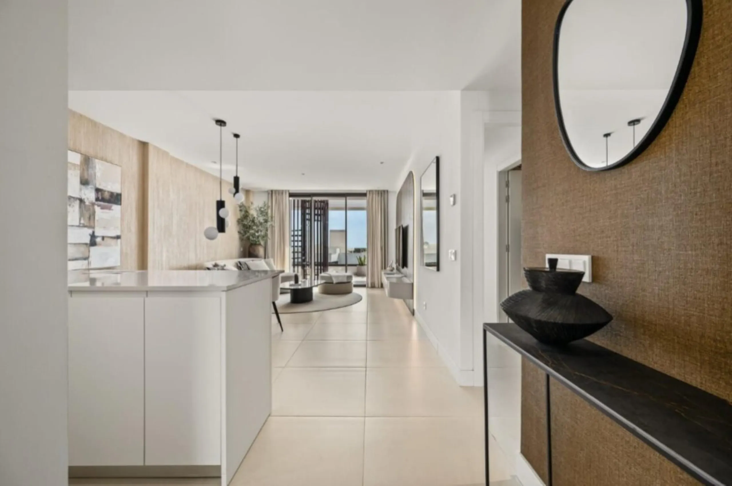 Höchster Wohnkomfort an der Küste: Dieses außergewöhnliche Penthouse in Reserva del Higuerón liegt nur 400 Meter von den goldenen Stränden Fuengirolas entfernt