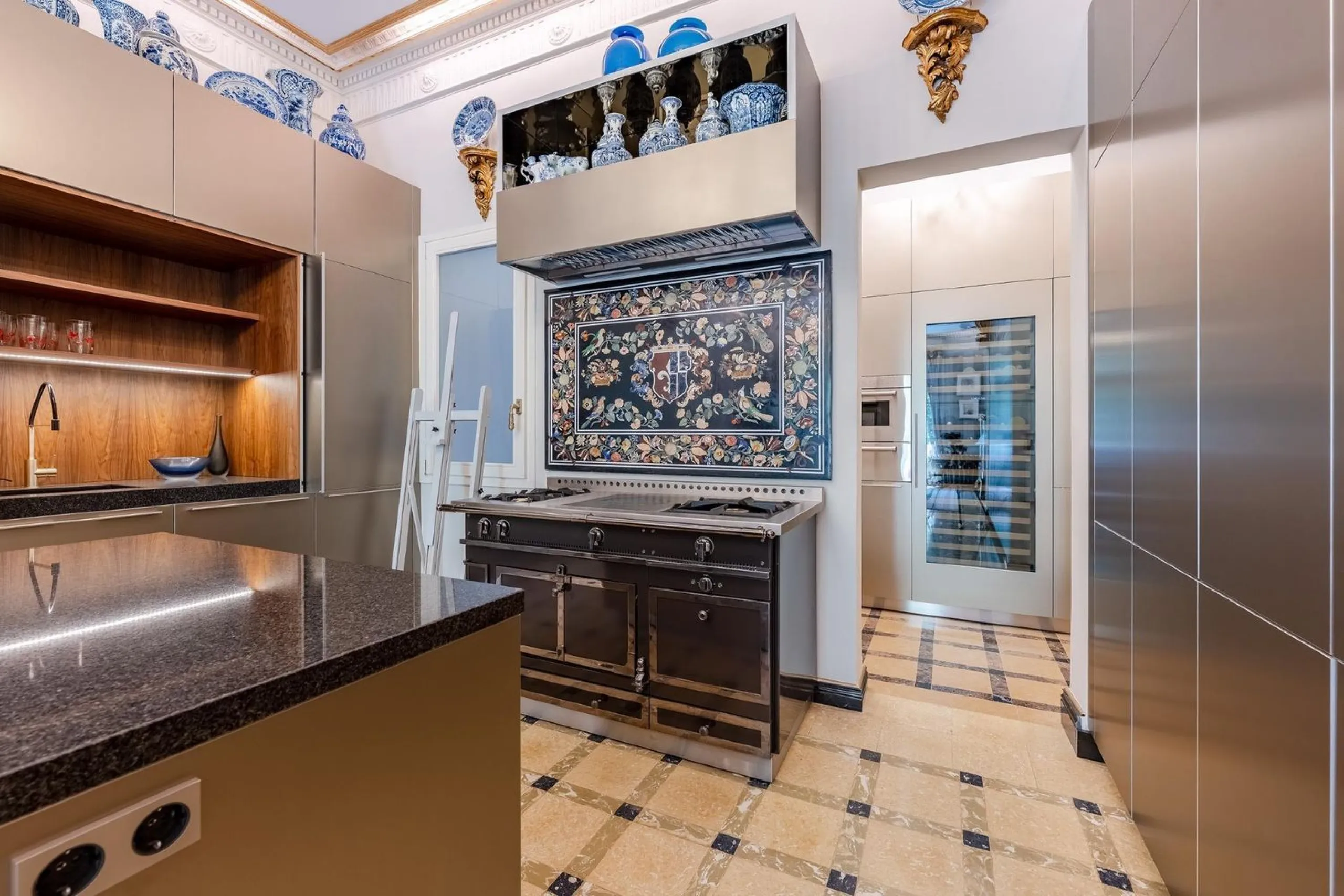 A True Work of Art: An Exclusive Designer Apartment with Outstanding Details and an Antique Collection in Sant Gervasi, Barcelona