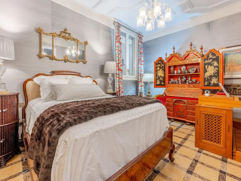 A True Work of Art: An Exclusive Designer Apartment with Outstanding Details and an Antique Collection in Sant Gervasi, Barcelona