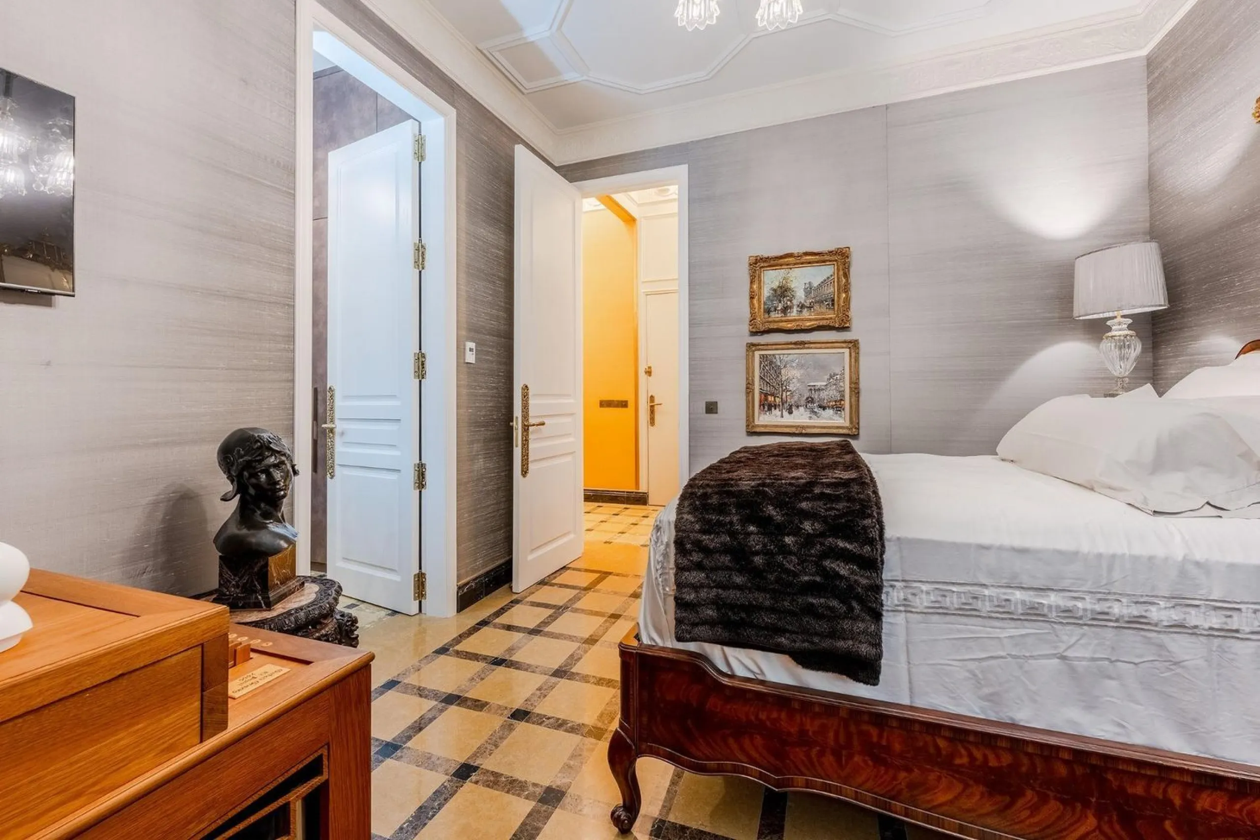 A True Work of Art: An Exclusive Designer Apartment with Outstanding Details and an Antique Collection in Sant Gervasi, Barcelona