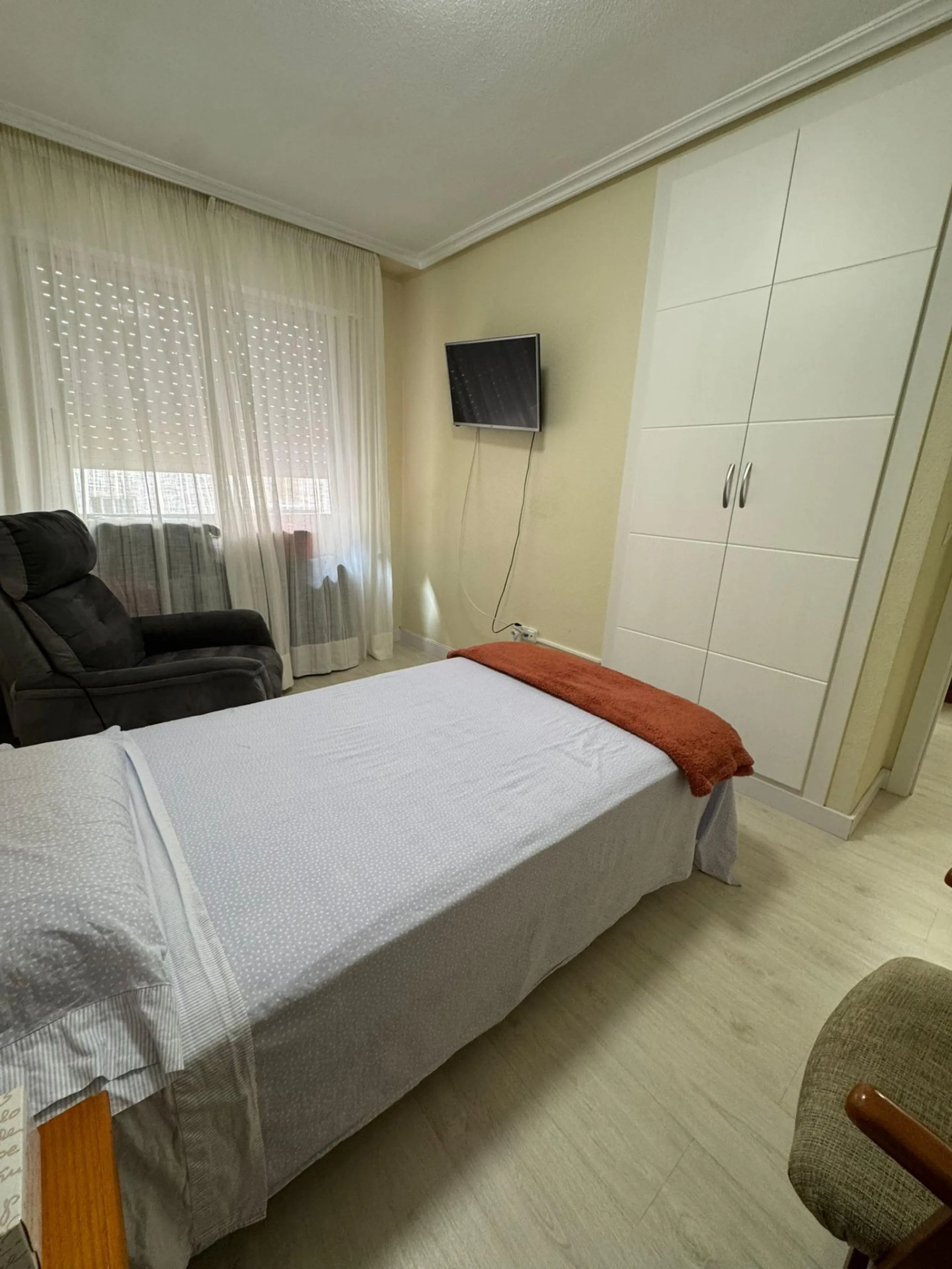 APARTAMENTO REFORMADO EN LOS LOCOS : 3 HAB, 2 BAÑOS, SOLEADO, POSIBILIDAD GARAJE