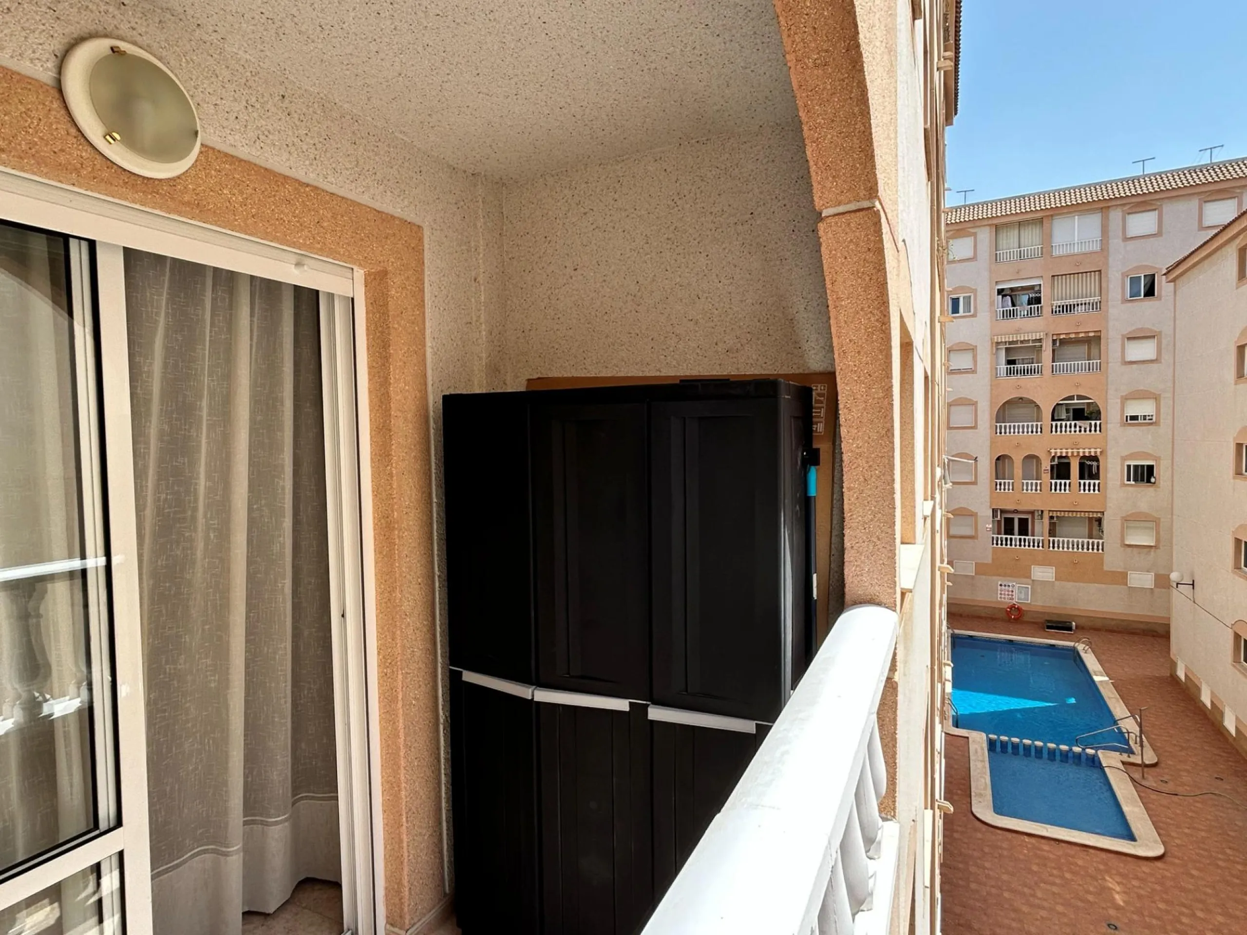 APARTMENT IN TORREVIEJA CENTER: 2 BEDROOMS, 1 BATHROOM, POOL