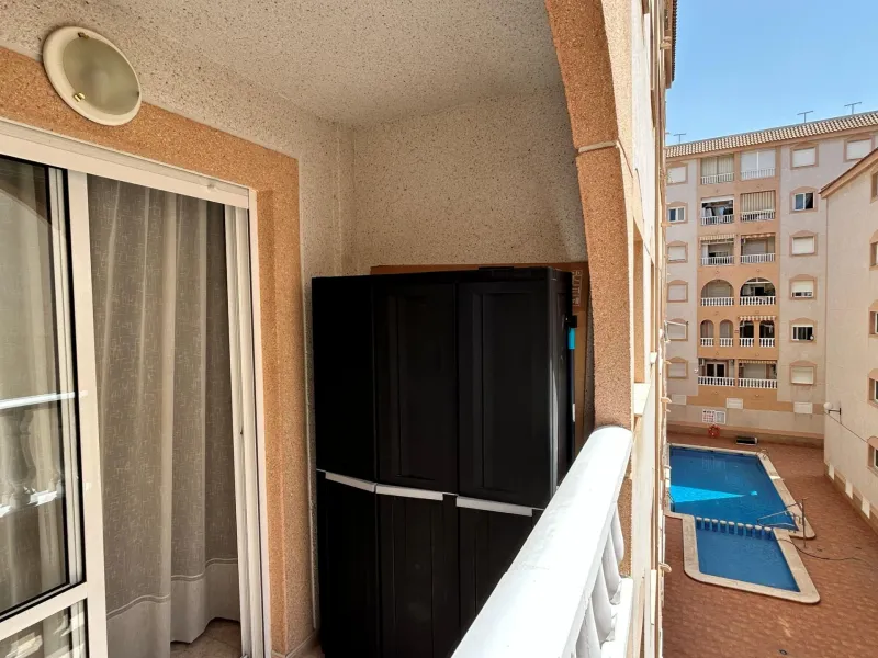 APARTMENT IN TORREVIEJA CENTER: 2 BEDROOMS, 1 BATHROOM, POOL