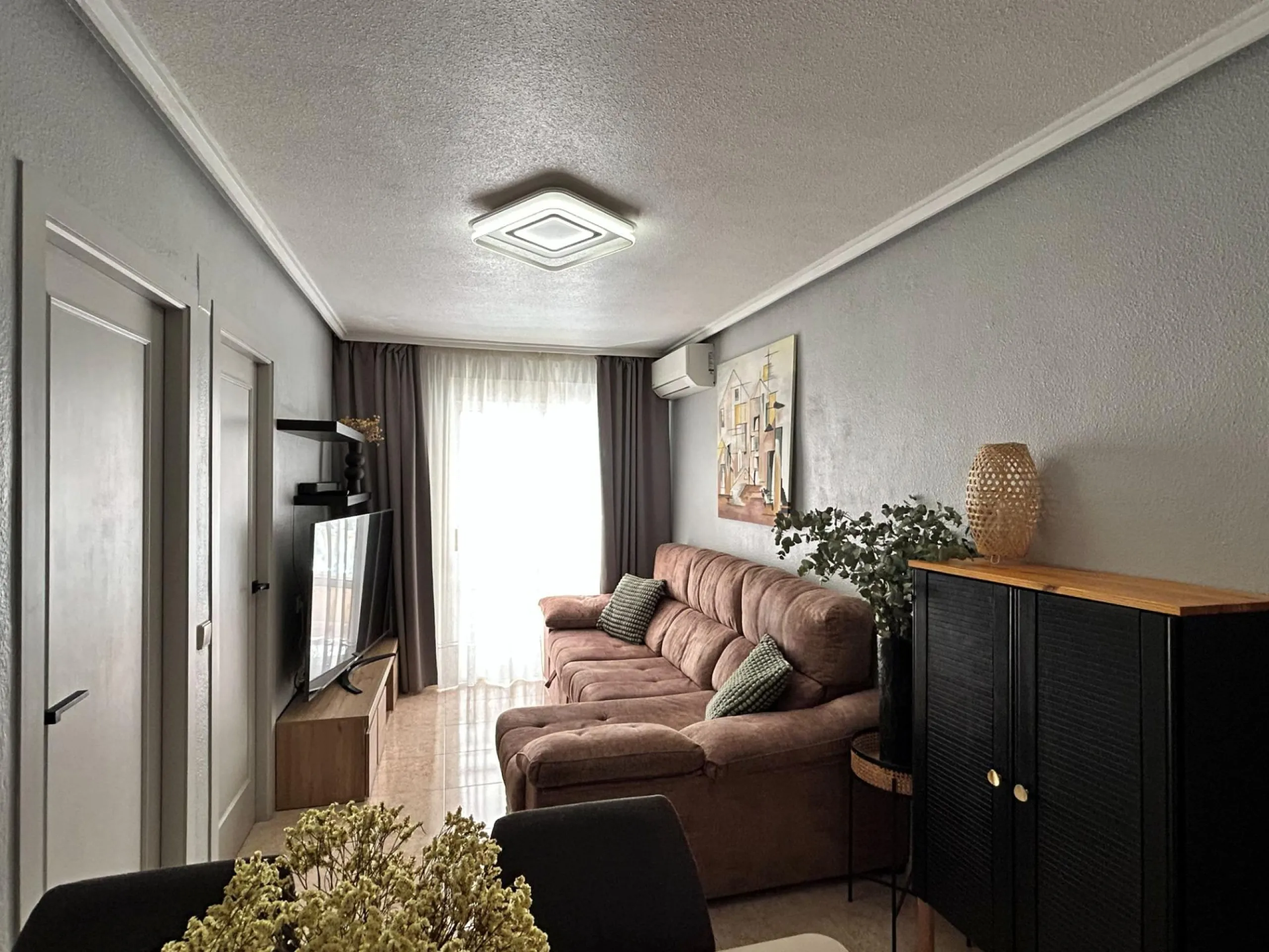 APARTMENT IN TORREVIEJA CENTER: 2 BEDROOMS, 1 BATHROOM, POOL
