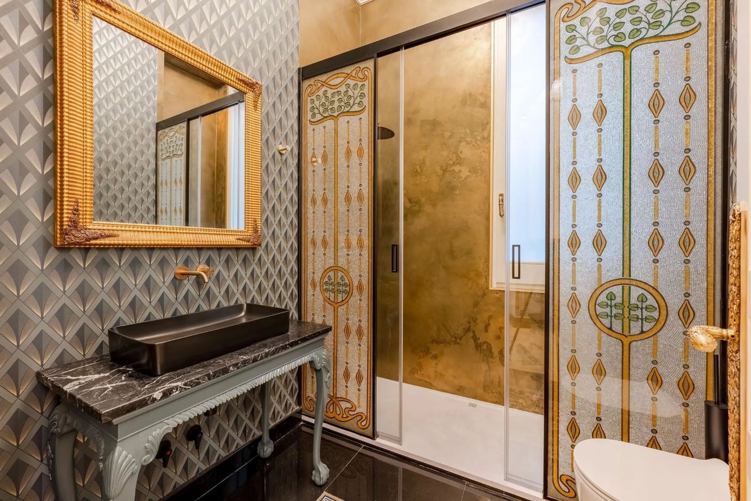 A True Work of Art: An Exclusive Designer Apartment with Outstanding Details and an Antique Collection in Sant Gervasi, Barcelona