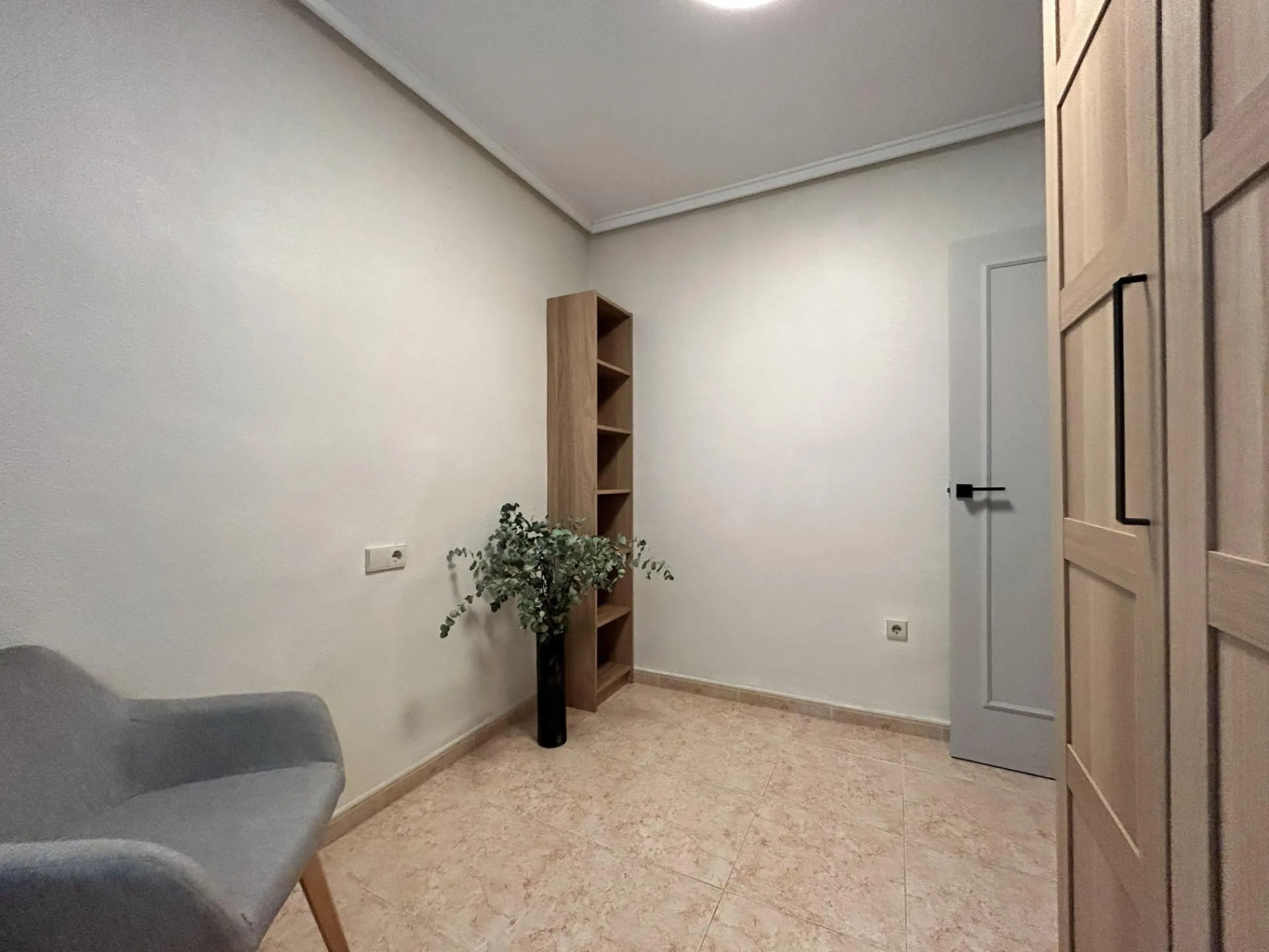 APARTMENT IN TORREVIEJA CENTER: 2 BEDROOMS, 1 BATHROOM, POOL