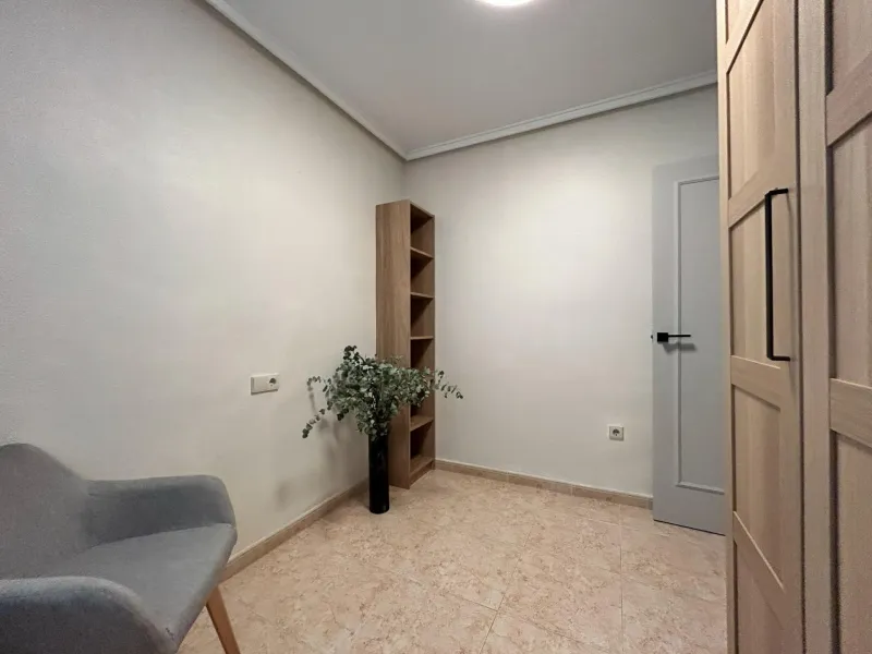 APARTMENT IN TORREVIEJA CENTER: 2 BEDROOMS, 1 BATHROOM, POOL