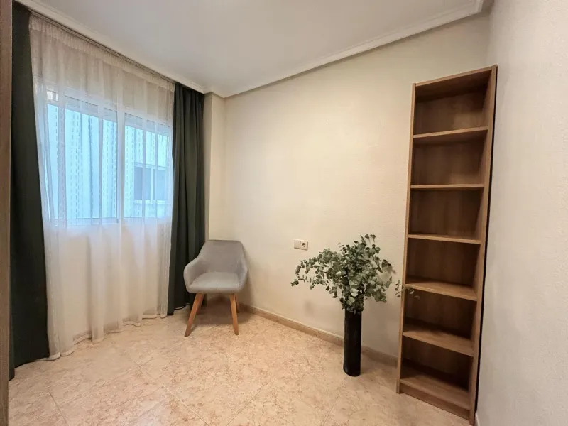 APARTMENT IN TORREVIEJA CENTER: 2 BEDROOMS, 1 BATHROOM, POOL