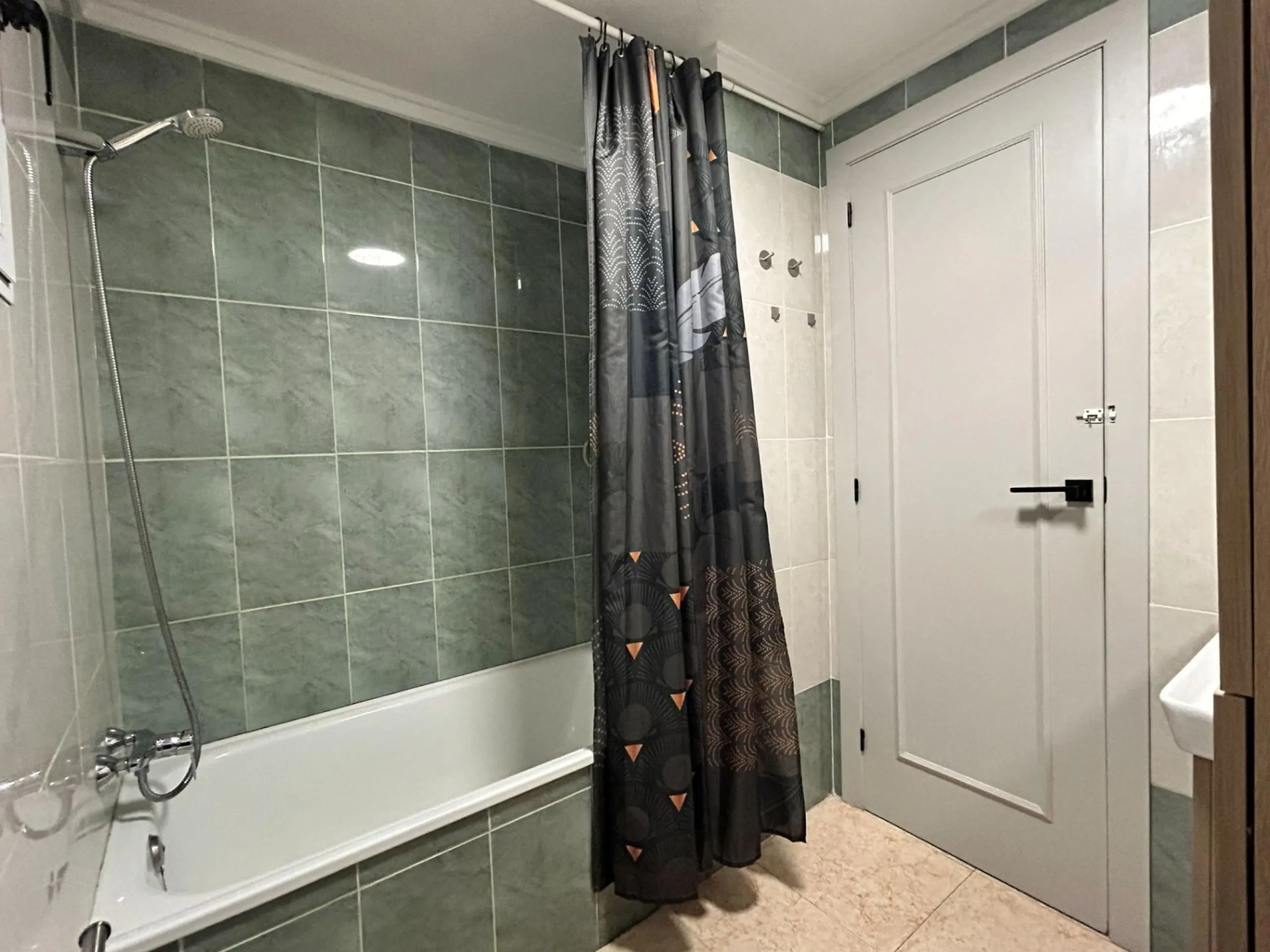 APARTMENT IN TORREVIEJA CENTER: 2 BEDROOMS, 1 BATHROOM, POOL