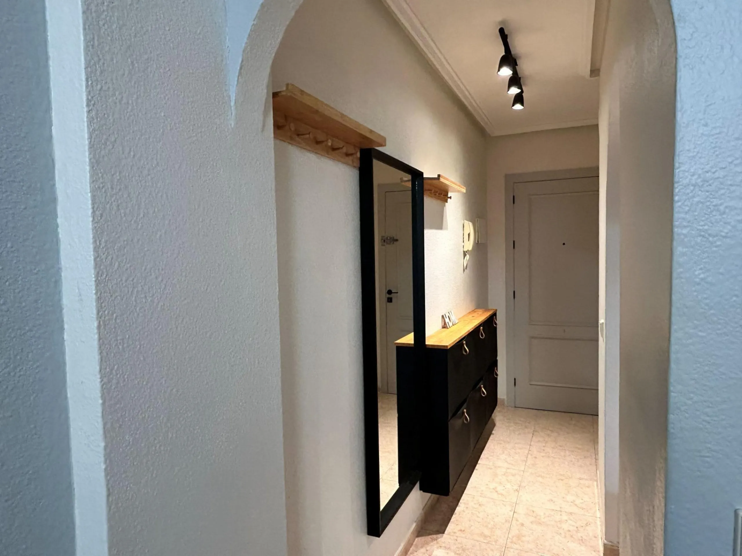 APARTMENT IN TORREVIEJA CENTER: 2 BEDROOMS, 1 BATHROOM, POOL