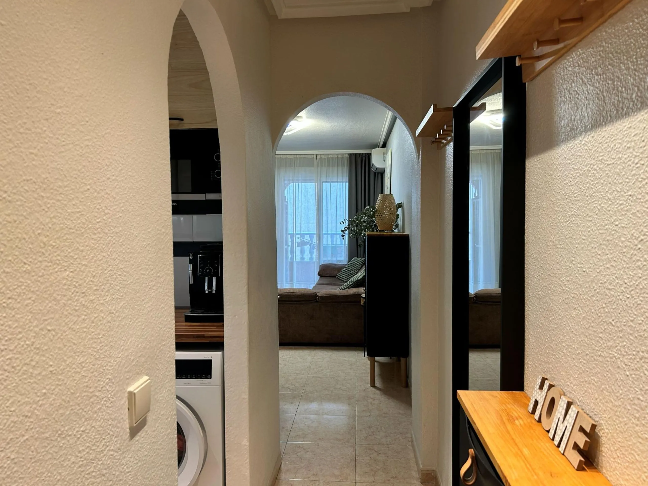 APARTMENT IN TORREVIEJA CENTER: 2 BEDROOMS, 1 BATHROOM, POOL