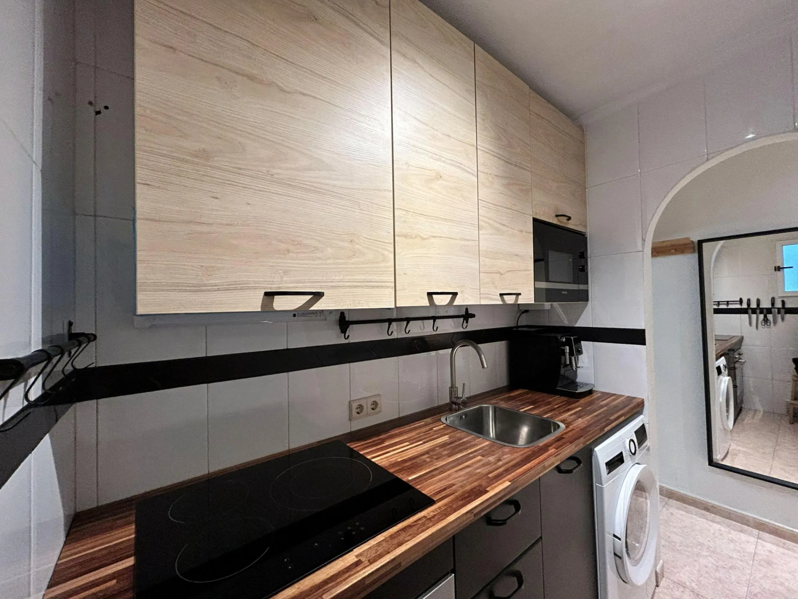APARTMENT IN TORREVIEJA CENTER: 2 BEDROOMS, 1 BATHROOM, POOL