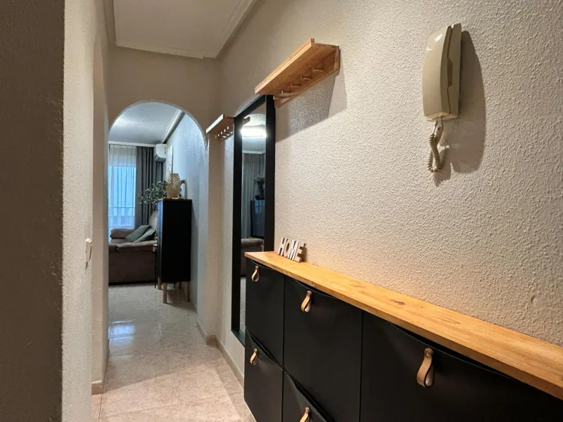 APARTMENT IN TORREVIEJA CENTER: 2 BEDROOMS, 1 BATHROOM, POOL