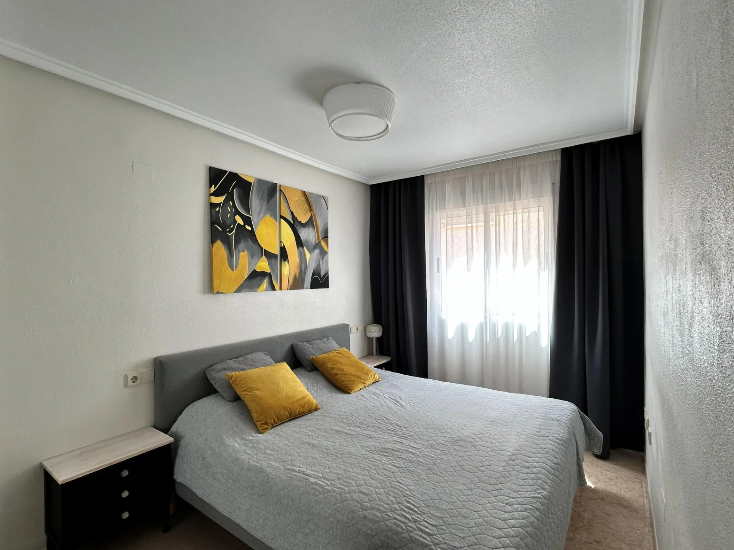 APARTMENT IN TORREVIEJA CENTER: 2 BEDROOMS, 1 BATHROOM, POOL