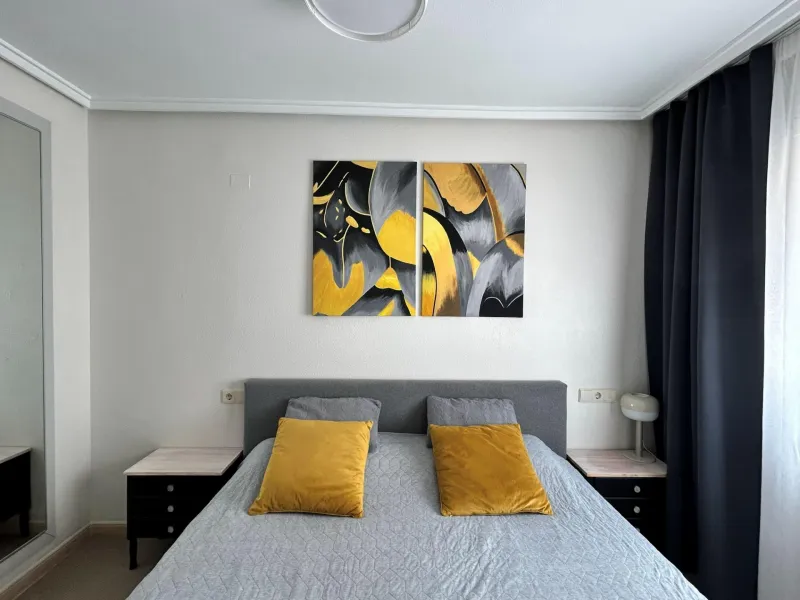 APARTMENT IN TORREVIEJA CENTER: 2 BEDROOMS, 1 BATHROOM, POOL