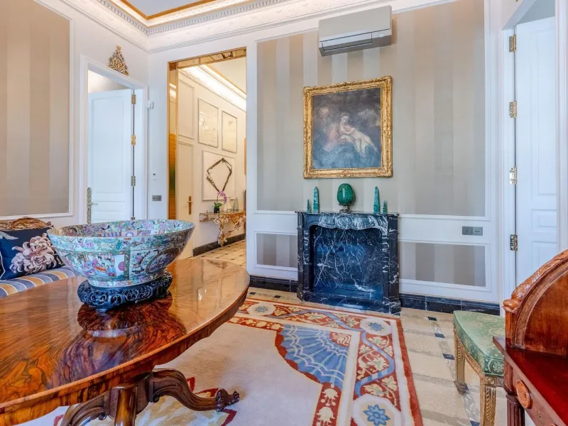 A True Work of Art: An Exclusive Designer Apartment with Outstanding Details and an Antique Collection in Sant Gervasi, Barcelona