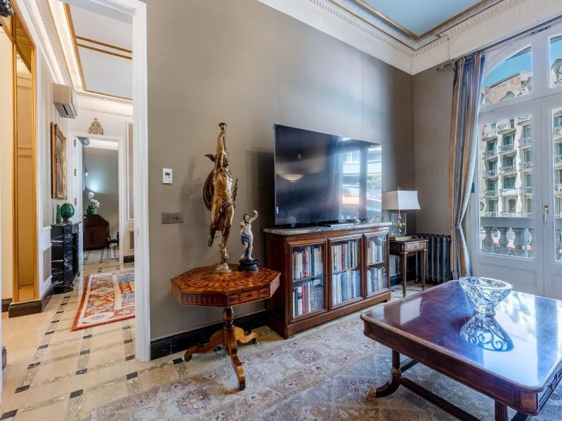 A True Work of Art: An Exclusive Designer Apartment with Outstanding Details and an Antique Collection in Sant Gervasi, Barcelona