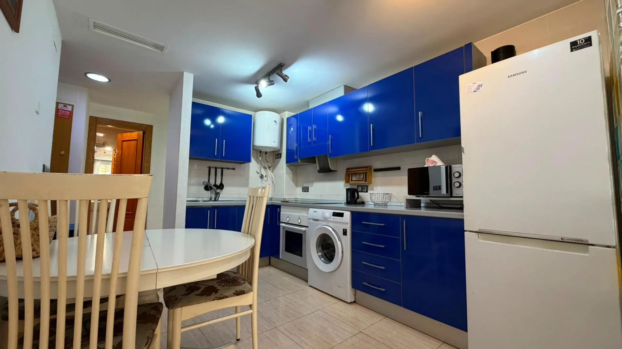 APARTAMENTO DE 72M2. 2 DORMITORIOS 1 BAÑO. LISTO PARA ENTRAR A VIVIR
