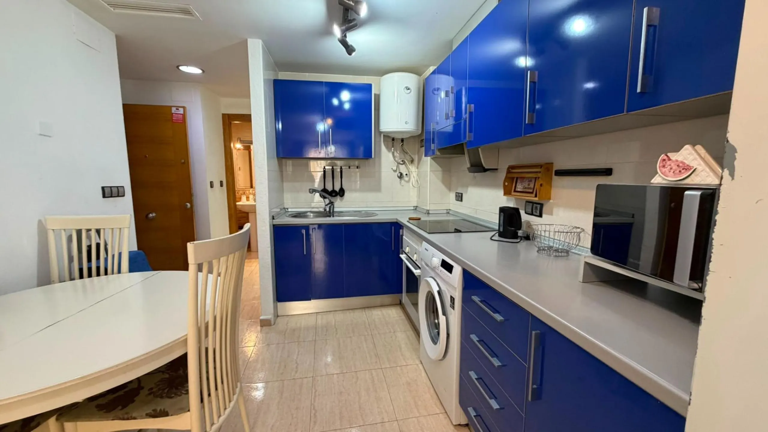 APARTAMENTO DE 72M2. 2 DORMITORIOS 1 BAÑO. LISTO PARA ENTRAR A VIVIR
