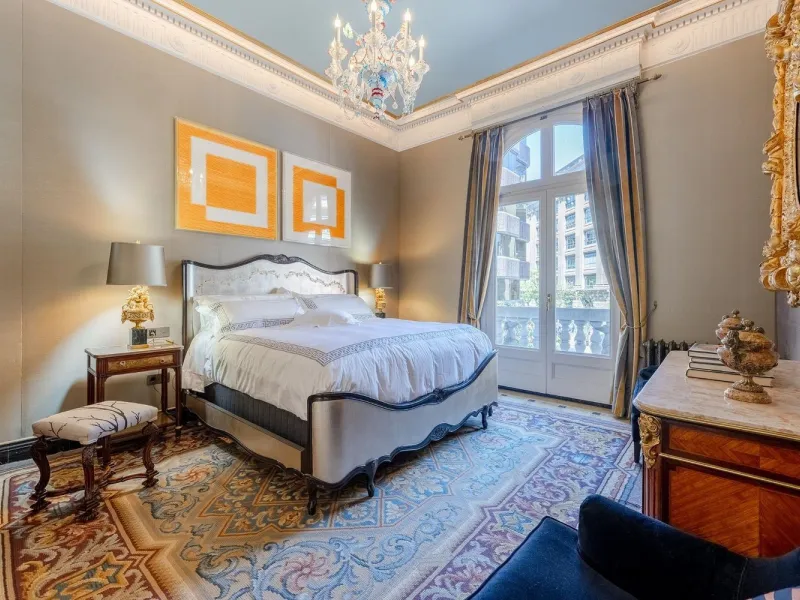 A True Work of Art: An Exclusive Designer Apartment with Outstanding Details and an Antique Collection in Sant Gervasi, Barcelona