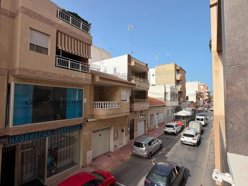 APARTAMENTO DE 72M2. 2 DORMITORIOS 1 BAÑO. LISTO PARA ENTRAR A VIVIR
