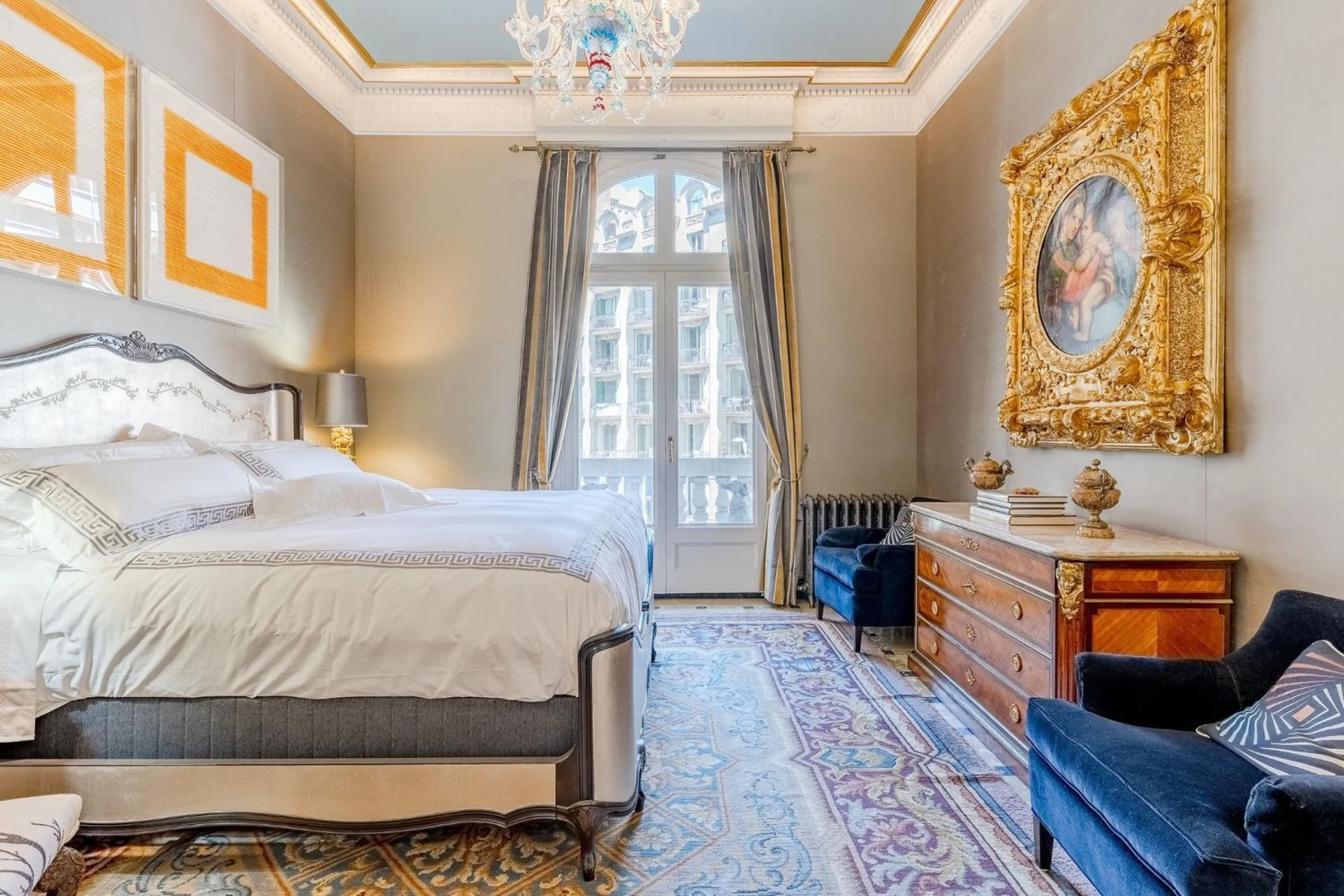 A True Work of Art: An Exclusive Designer Apartment with Outstanding Details and an Antique Collection in Sant Gervasi, Barcelona