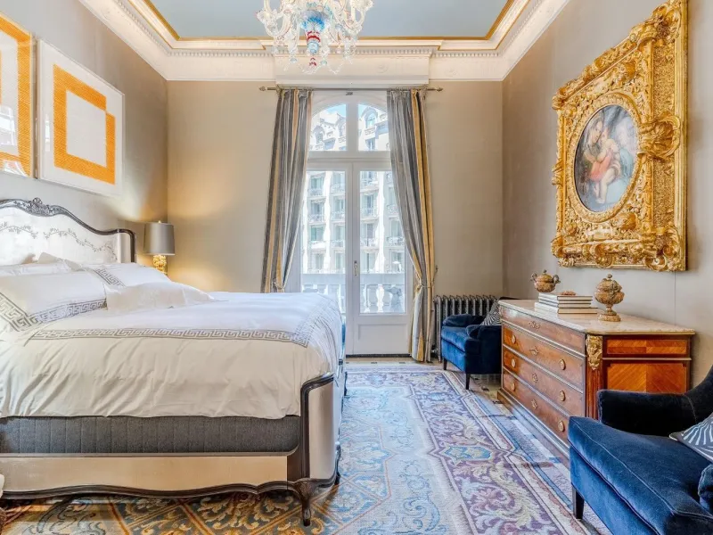 A True Work of Art: An Exclusive Designer Apartment with Outstanding Details and an Antique Collection in Sant Gervasi, Barcelona