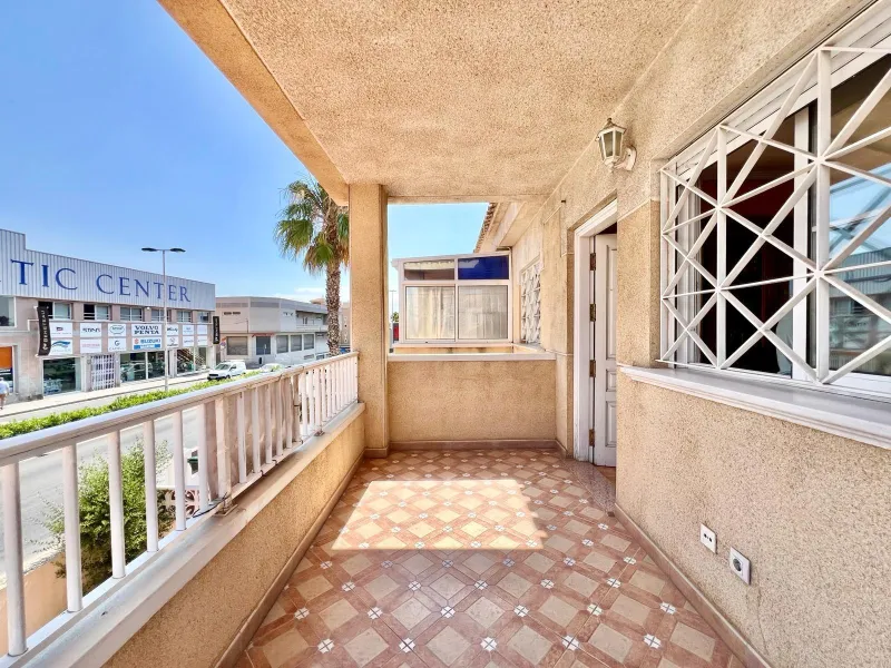 SUN ALL YEAR ROUND! UPPER FLOOR BUNGALOW WITH PRIVATE SOLARIUM OF 20m2 + GARDEN OF 50m2 + POOL