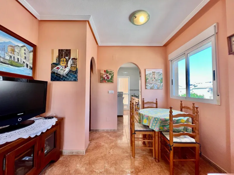 SUN ALL YEAR ROUND! UPPER FLOOR BUNGALOW WITH PRIVATE SOLARIUM OF 20m2 + GARDEN OF 50m2 + POOL