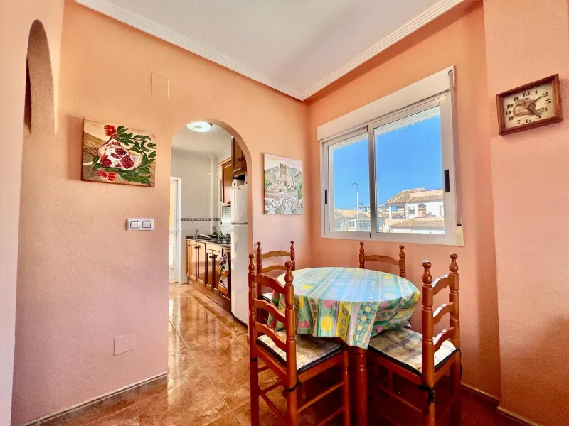 SUN ALL YEAR ROUND! UPPER FLOOR BUNGALOW WITH PRIVATE SOLARIUM OF 20m2 + GARDEN OF 50m2 + POOL