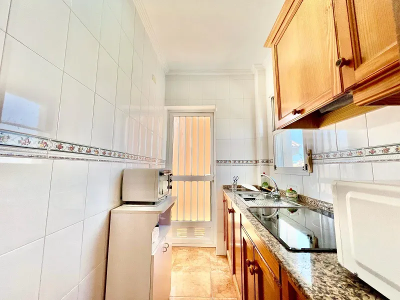 SUN ALL YEAR ROUND! UPPER FLOOR BUNGALOW WITH PRIVATE SOLARIUM OF 20m2 + GARDEN OF 50m2 + POOL