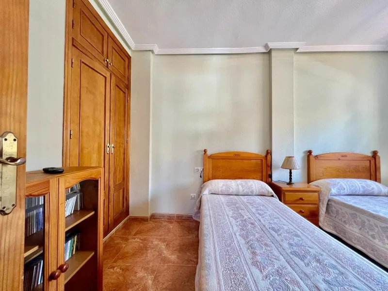 SUN ALL YEAR ROUND! UPPER FLOOR BUNGALOW WITH PRIVATE SOLARIUM OF 20m2 + GARDEN OF 50m2 + POOL