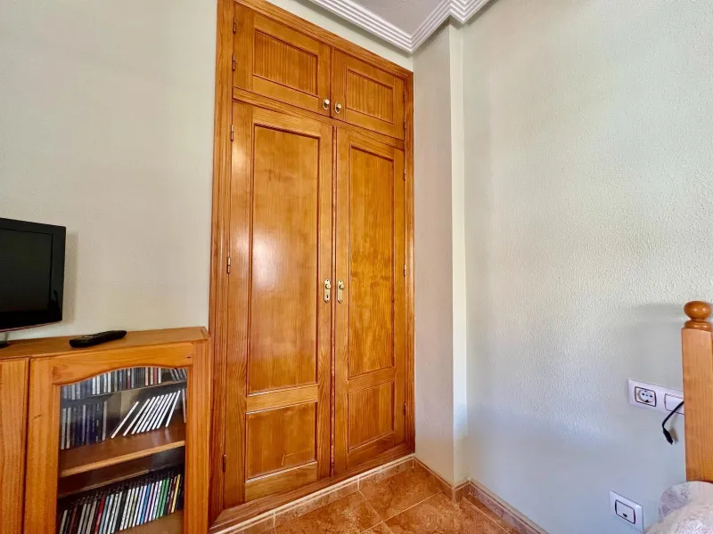 SUN ALL YEAR ROUND! UPPER FLOOR BUNGALOW WITH PRIVATE SOLARIUM OF 20m2 + GARDEN OF 50m2 + POOL