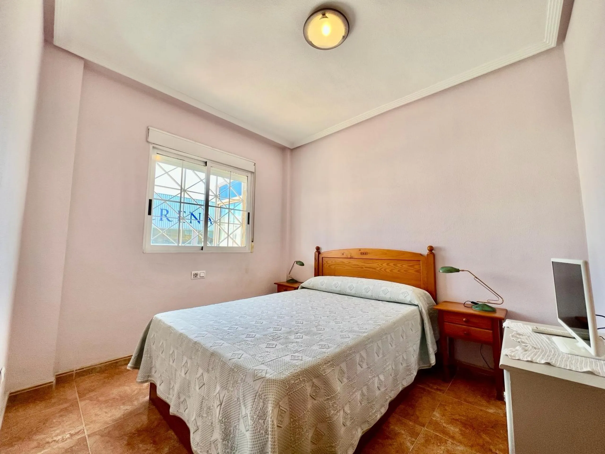 SUN ALL YEAR ROUND! UPPER FLOOR BUNGALOW WITH PRIVATE SOLARIUM OF 20m2 + GARDEN OF 50m2 + POOL