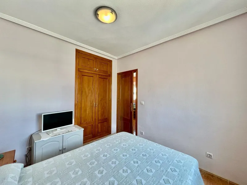 SUN ALL YEAR ROUND! UPPER FLOOR BUNGALOW WITH PRIVATE SOLARIUM OF 20m2 + GARDEN OF 50m2 + POOL