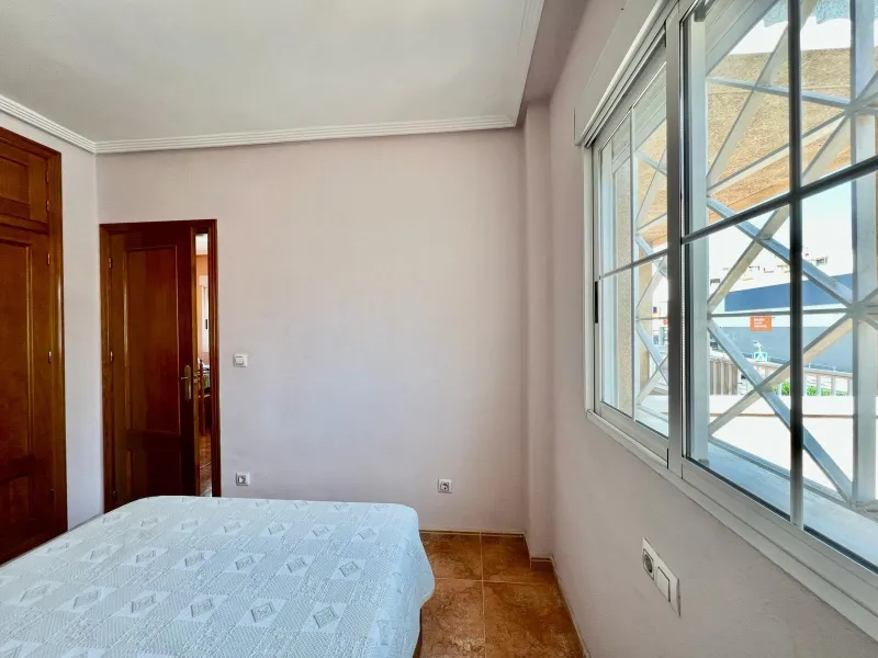 SUN ALL YEAR ROUND! UPPER FLOOR BUNGALOW WITH PRIVATE SOLARIUM OF 20m2 + GARDEN OF 50m2 + POOL